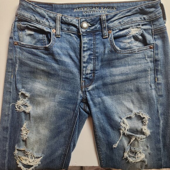 AE Tomgirl - Ripped, stretchy, Raw Ankle Cut Jeans Size: 2 - Picture 3 of 12